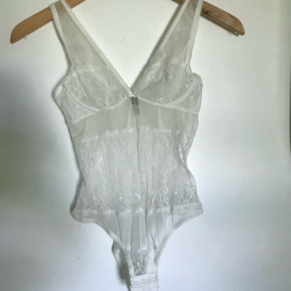 White lace getup - Picture 1 of 2